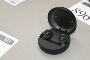 lot 891 image: JBL Bluetooth Wireless Earbuds, Charger Case