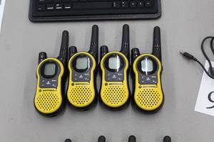 lot 902 image: Lot of (4) Motorola Radios