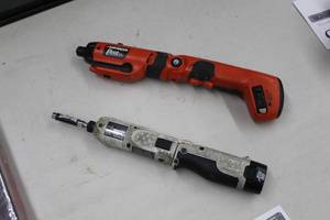 lot 907 image: Lot of (2) Black & Decker, Makita Pivot Hand Drivers