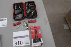 lot 910 image: Drill BitDriver Set with Milwaukee Switchblade Selfeed 2-916 Hole Bit