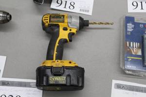 lot 920 image: DeWalt DC825 14 Impact Driver