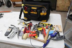 lot 927 image: DeWalt Soft-side Tool Bag - Hand Tools