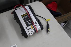 lot 932 image: Stanley PI500PS 500W Power Inverter