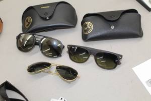 lot 954 image: Lot of (3) Rayban Sunglasses