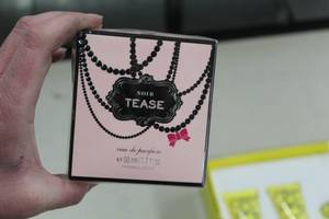 lot 977 image: Noir Tease Womens Perfume (in original packaging)