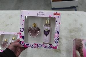 lot 972 image: Vera Wang Princess Womens Perfume (in original packaging)