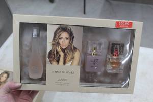 lot 970 image: Jennifer Lopez Womens Perfume (in original packaging)