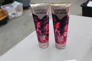 lot 985 image: Lot of (2) Bath & Body Works A Thousand Wishes Body Cream