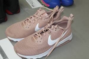 lot 1017 image: Nike Air Womens Athletic Shoes 8