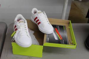 lot 1012 image: Adidas Womens Athletic Shoes 7