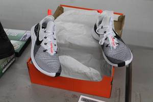 lot 1011 image: Nike Womens Athletic Shoes 9.5