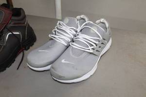 lot 1005 image: Nike Air Mens Athletic Shoes 13