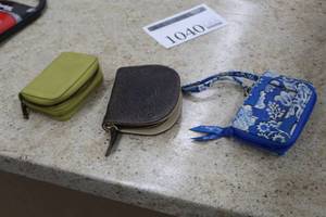 lot 1040 image: Lot of (3) Womens Clutch