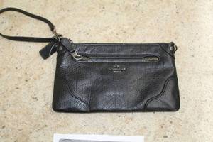 lot 1032 image: Coach Womens Clutch