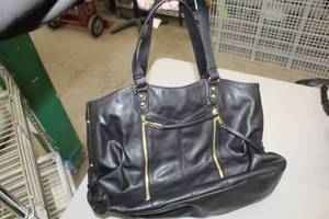 lot 1038 image: Juicy Couture Womens Purse