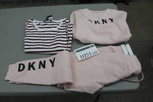 lot 1051 image: Womens Sweat Set and Shirt XS