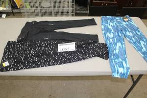 lot 1052 image: Lot of (3) Womens Leggings Small