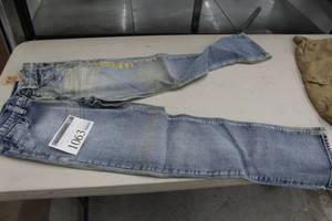 lot 1063 image: Urban Pipeline Womens Jeans 32x34