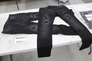 lot 1064 image: Lot of (2) Kayden K Womens Jeans 32x34