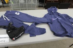 lot 1054 image: Sweat Set Size Small, Fanny Pack