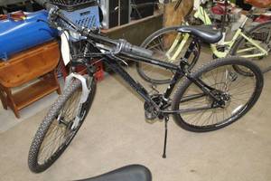 lot 1086 image: Schwinn Ascension-29 24 Mens Trail Bike with 18 Black Frame