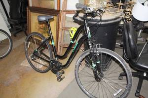 lot 1098 image: Trek Verve 24 Womens Road Bike with 20 Black Frame