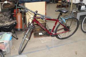 lot 1082 image: Trek 7.2 FX 24 Mens Road Bike with 18 Red Frame