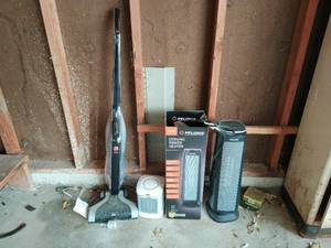 lot 205 image: 3 Heaters and a vacuum