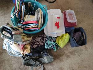 lot 112 image: Totes & More