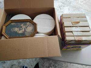 lot 212 image: Collection of Collectible Plates and more