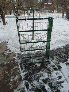 lot 215 image: Vintage Metal Greenie Retail Display Rack