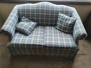 lot 126 image: Loveseat