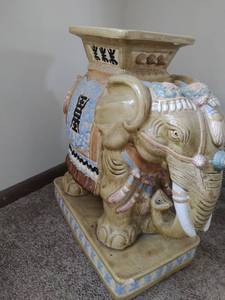 lot 4 image: Ceramic Elephant
