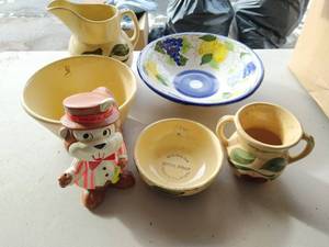 lot 226 image: Collection of Watt Pottery and more
