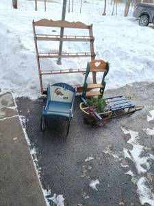 lot 228 image: Four Dcor Pieces