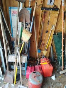 lot 162 image: Yard Tools