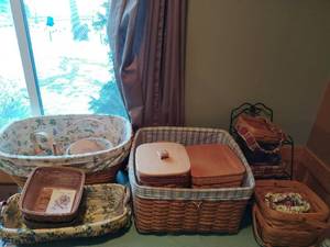 lot 185 image: Longaberger Lot #2