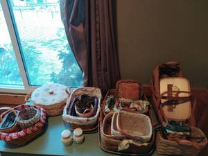 lot 186 image: Longaberger Lot #3