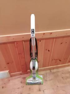 lot 193 image: Bissell Vacuum