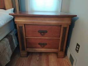 lot 26 image: Nightstand