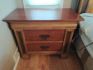lot 27 image: Nightstand