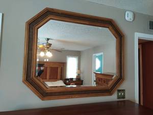 lot 33 image: Wall Mirror
