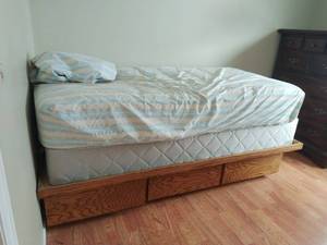 lot 40 image: Twin Bed with Storage