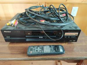 lot 44 image: Pioneer DVDCD Player with Remote