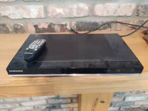 lot 45 image: Samsung DVD Player with Remote