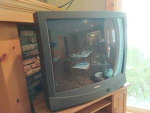 lot 49 image: Toshiba 32.5 TV