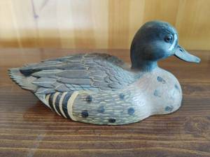 lot 10 image: Decorative Decoy Sculpture