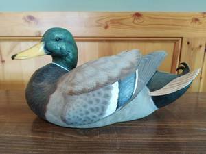lot 14 image: Mallard Drake Decorative Decoy by the Hadley Companies