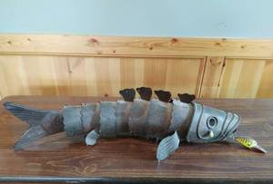lot 15 image: Metal Muskie Fish Dcor with Lure