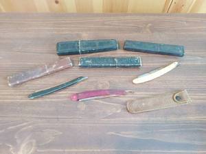 lot 17 image: Collection of Antique Razors